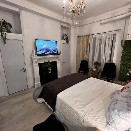 Centre Town Apartment